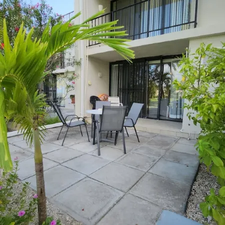 NEW Stunning Ground Floor Beachfront Studio in Coral Beach,  Grand Bahamas