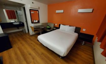 Super 8 by Wyndham Petaluma