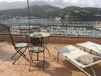 Sea front apartment with spectacular views over the harbor (AC, WIFI and SAT TV)
