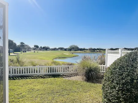 Beautiful Villa in the Heart of Florida's Friendliest Active Adult Community