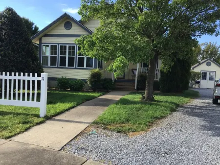 Beautiful Waterview Bethany Beach Cottage! Отели в г. Ошен Вью