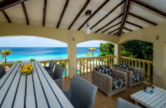 Sophisticated Oceanfront Villa, Beach Access