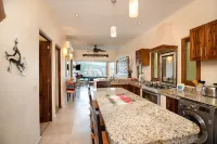 Stunning Views! Amazing Breezes! 5-10 minutes from town!