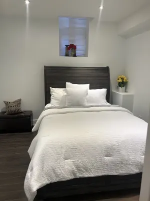 Charming Nest: Your Cozy Getaway, close to shopping mall and a nearby theatre!