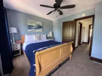 Beach Lake House walking disance to lake Close to Downtown & South Pier4BR 2BA Hotels near Mead Public Library