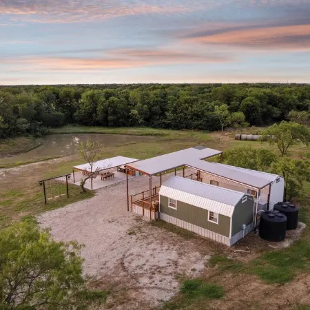 Charming Cabin in the Country, 25 mins from Waco, Texas