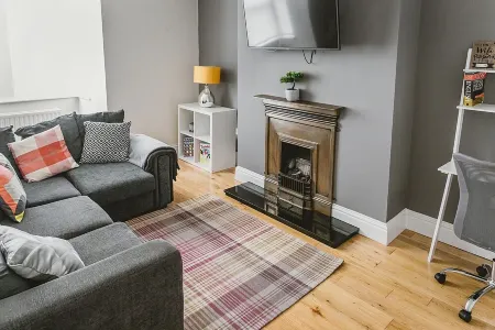 Gateshead Services Apartment - Ideal for holidays and contractors Отели рядом с достопримечательностью «Мост Миллениум»