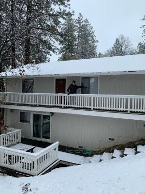 The Yosemite falls are flowing and the lake is full, come and enjoy. Hotels near Yosemite National Park Sign