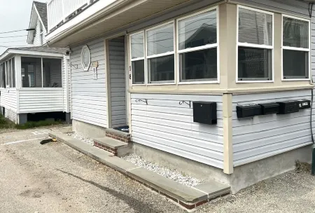 3 Bedroom Condo steps from Hampton beach and boardwalk!