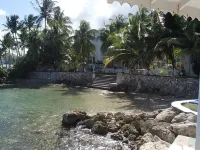 Chrisanns Hidden Cove Double Bed room max 3 guests, pool, beach