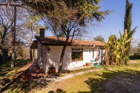 Country house with garden and sea view