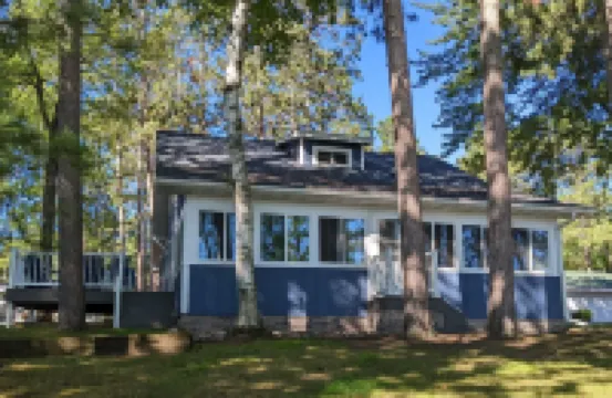 Luxury Cottage on Lake Minocqua Hotels in Minocqua
