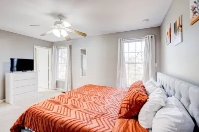 Luxury 4 bed King Suite! Mins to Towson! Hotels near Souris Towson