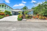 Island Retreat in gated community- 5 mins from the beach  호텔