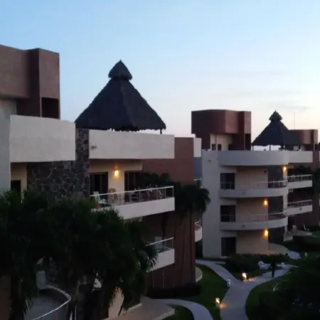 Secure Luxury 3Bd Condo - Coco Beach near Barra de Navidad FREE PARKING