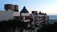 Secure Luxury 3Bd Condo - Coco Beach near Barra de Navidad FREE PARKING Hotels in 