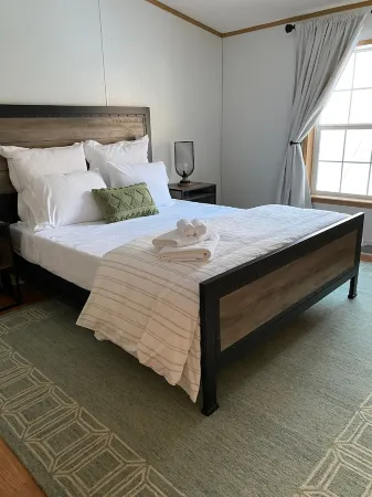 4 bedroom house 10 minutes to Windham Mountain