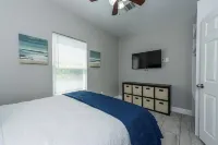 Charming cabin with full kitchen! Unit 2/6