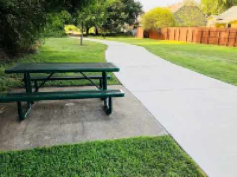 Cosy and Open with Loft on Greenbelt Hotels in Wells Branch