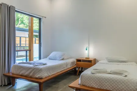 Comfy home w/pool close to yoga surf restaurants