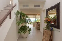 Villa Tortuga, Secluded Beach Front Condo w/ Private Pool + Jacuzzi!