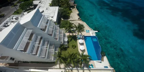 Tranquil Oceanfront 1BR Condo, Northshore,  Cozy place on the Caribbean.
