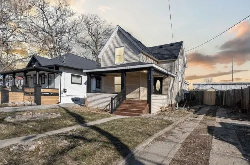 Surfs up I 4 BR I 2 BA I 4 King Beds Hotels in Lansing