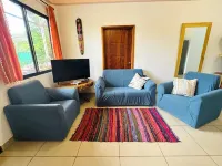 Beautiful poolside condo! Great location! AC+