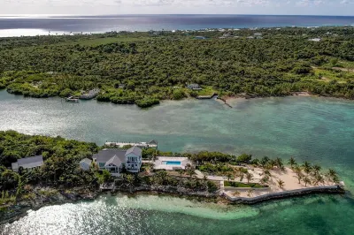 Waterfront 4-Bedroom Home on Private Peninsula w/ Private Dock! Hotel a 