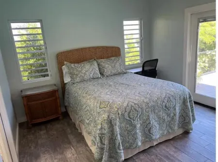 Caribbean Poolside Cottage Отели рядом с достопримечательностью «Парк Магенс Бэй»