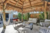 4 BR Beach Home Heated Pool Jacuzzi + Tiki TV Hut