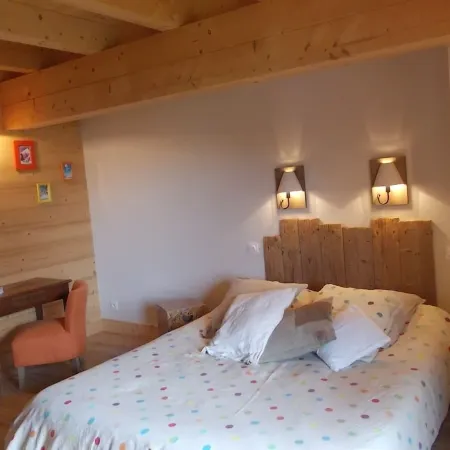 A hidden paradise with 10-seat Jacuzzi and outdoor sauna, beautiful view