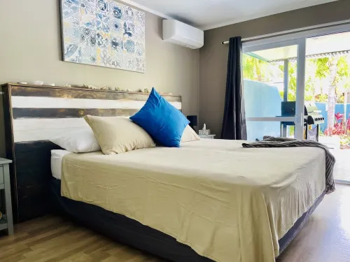 Taakoka Muri Beach Villa - beach front, paddle boards, kayaks, pool, free WIFI !