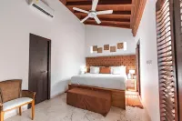 STUNNING VILLA w/Private Terrace & Splash Pool in the Old Town