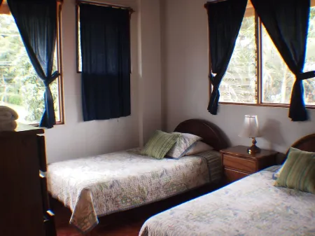 Relaxing Carrillo Bay-Walk to Beach, Restaurants,  3-7 bdrms great for families.