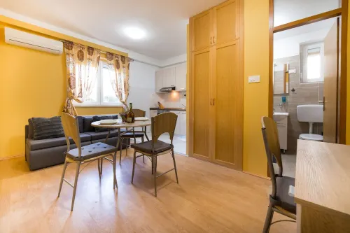 Studio apartment Raspolic