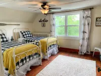 Beautiful Historic Farmhouse: Perfect for Fugitive Beach, Military, & MS&T!