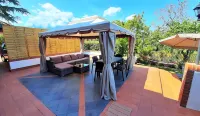 Villa Etna, with swimming pool and garden. Hotels near Villetta