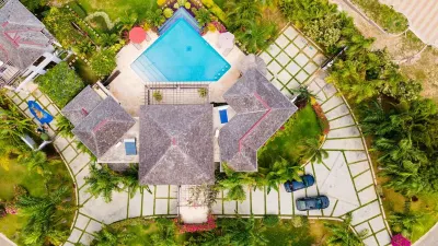 Luxurious & Comfortable near Town & Beaches