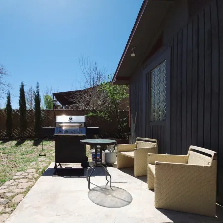 Cozy Swell House- Pet Friendly, Fenced Backyard: 2 King Beds