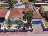 NEW!! Welcome to Villa Albisa!! 2 min from the beach!