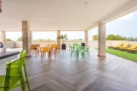 Rooftop Pool w/Lounge Area-2 BRM Apt-sleeps 4 U2