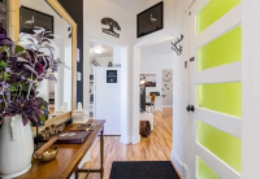 Cozy private apartment in a historic Victorian house close to downtown