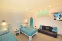 Villa Pearl private pool 5 min walk to the beach 8 min walk to 5th Avenue