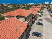 Your Palm Beach Getaway: Walk to Beach & Hotels