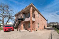 Luxury Brick House/Gated parking/Keyless Smart lock