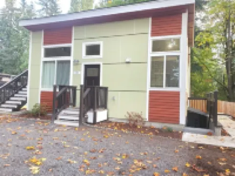 Modern Private Cottage Basement Unit
