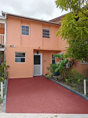 Elegant Villa on the Marina 住宿飯店