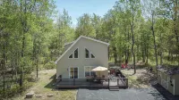 Antler Chalet - Sleeps 10, Hot tub, Gameroom ~ 4 minutes to Big Boulder!