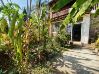 Lovely Beach View Apartment With Lush Garden Hotels in 